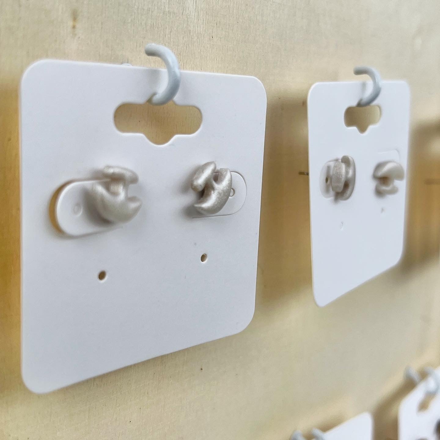 Ulu Stud Earrings, Pearl