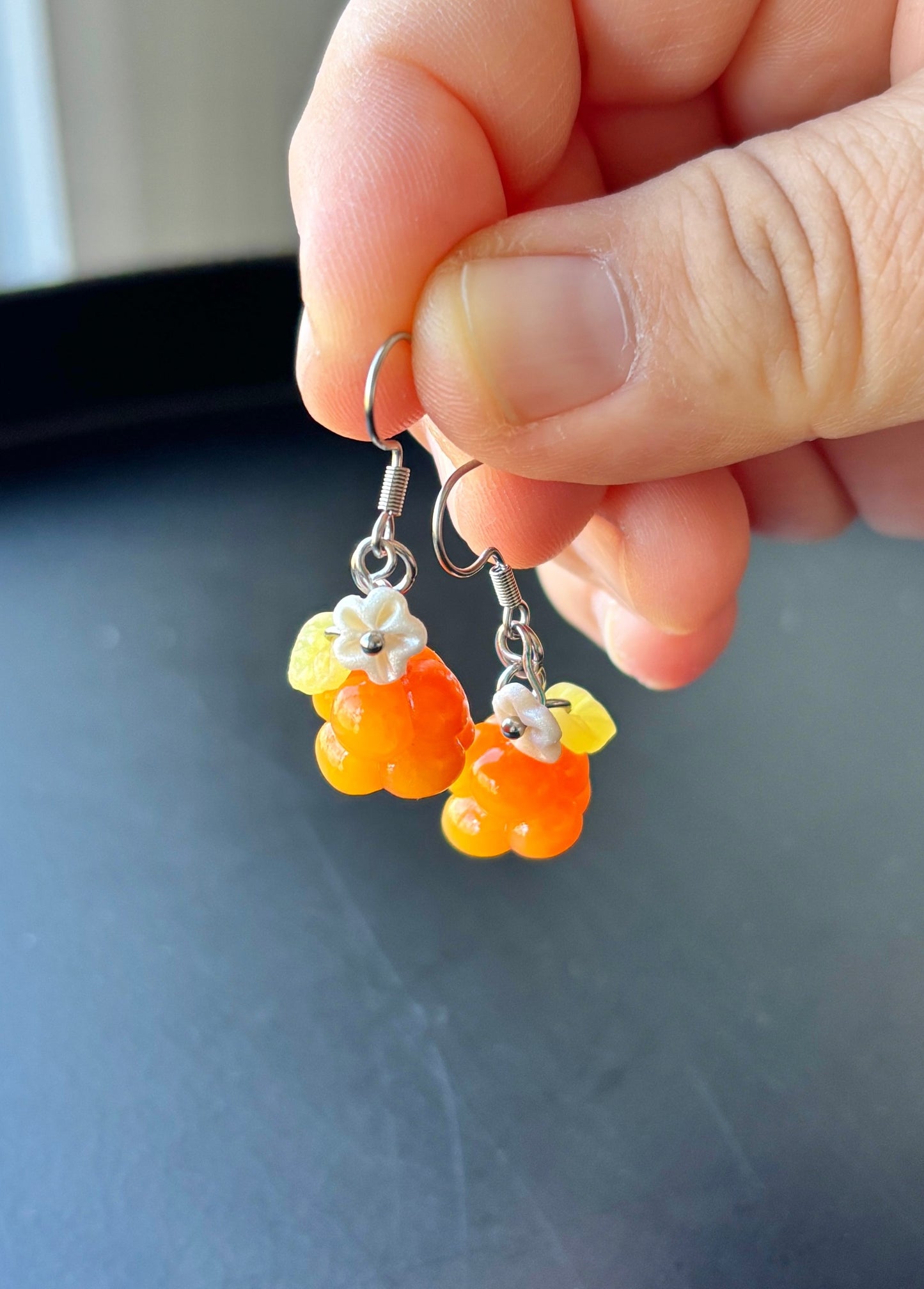 Aqpik Dangle Earrings